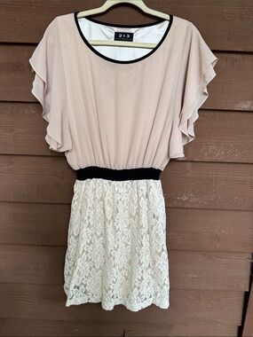 213 Blush and Cream Lace Midi Dress with Stretch Black Waist size Large